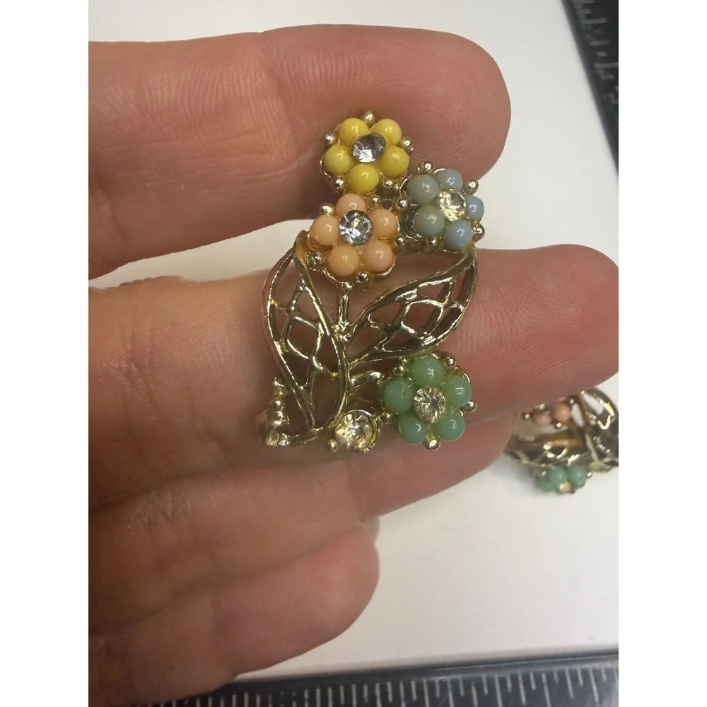 Vintage Coro Pastel Flower Rhinestone Gold Tone Screw Back Earrings Pat Pend